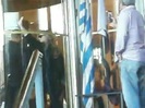 Demi Lovato Saludando en el hotel Radisson Uruguay 29_04_12 0910