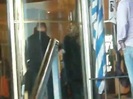 Demi Lovato Saludando en el hotel Radisson Uruguay 29_04_12 0963