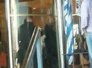 Demi Lovato Saludando en el hotel Radisson Uruguay 29_04_12 0966