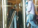Demi Lovato Saludando en el hotel Radisson Uruguay 29_04_12 0994