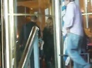 Demi Lovato Saludando en el hotel Radisson Uruguay 29_04_12 0995