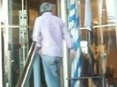 Demi Lovato Saludando en el hotel Radisson Uruguay 29_04_12 1041