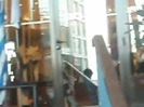 Demi Lovato Saludando en el hotel Radisson Uruguay 29_04_12 1067