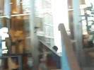 Demi Lovato Saludando en el hotel Radisson Uruguay 29_04_12 1068