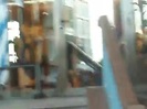 Demi Lovato Saludando en el hotel Radisson Uruguay 29_04_12 1080