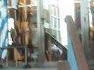 Demi Lovato Saludando en el hotel Radisson Uruguay 29_04_12 1084
