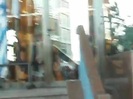 Demi Lovato Saludando en el hotel Radisson Uruguay 29_04_12 1105