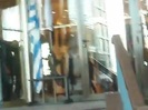 Demi Lovato Saludando en el hotel Radisson Uruguay 29_04_12 1117