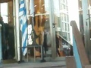 Demi Lovato Saludando en el hotel Radisson Uruguay 29_04_12 1121