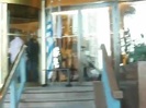 Demi Lovato Saludando en el hotel Radisson Uruguay 29_04_12 1317