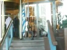 Demi Lovato Saludando en el hotel Radisson Uruguay 29_04_12 1319