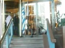 Demi Lovato Saludando en el hotel Radisson Uruguay 29_04_12 1320