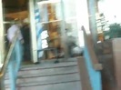 Demi Lovato Saludando en el hotel Radisson Uruguay 29_04_12 1328