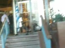 Demi Lovato Saludando en el hotel Radisson Uruguay 29_04_12 1331