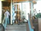 Demi Lovato Saludando en el hotel Radisson Uruguay 29_04_12 1353