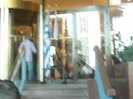 Demi Lovato Saludando en el hotel Radisson Uruguay 29_04_12 1355