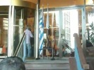 Demi Lovato Saludando en el hotel Radisson Uruguay 29_04_12 1375