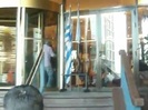 Demi Lovato Saludando en el hotel Radisson Uruguay 29_04_12 1379