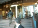 Demi Lovato Saludando en el hotel Radisson Uruguay 29_04_12 1402