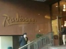 Demi Lovato Saludando en el hotel Radisson Uruguay 29_04_12 1441