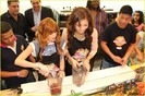 bella-thorne-zendaya-milkshakes-02