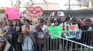 Demi Lovato Llego A Perú Y Saludo A Sus Fans  2012 05497