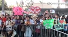 Demi Lovato Llego A Perú Y Saludo A Sus Fans  2012 06097