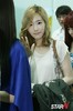 Girls-Generation-on-Airport-Head-to-La-for-SMTown-World-Tour-III_taeyeon