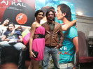 deepika-padukone-saif-ali-khan-at-love-aaj-kal-london-press-conference-1_0