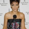 Rihanna_1231373302_1