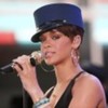 Rihanna_1231373390_2