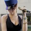 Rihanna_1231373518_0