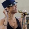 Rihanna_1231373563_4