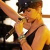 Rihanna_1231373619_4