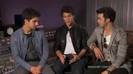 Demi Lovato & Jonas Brothers - Behind The Scenes (2010 Walmart Soundcheck).mp4 1809