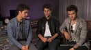 Demi Lovato & Jonas Brothers - Behind The Scenes (2010 Walmart Soundcheck).mp4 1907