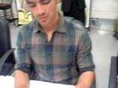 Meeting the Jonas Brothers and Demi Lovato at Walmart 1095