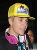 justin-bieber-heathrow-airport-2012-435x580