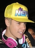 justin-bieber-heathrow-airport-2012-435x580_0