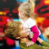 Jh: haide sus :))) k vreau sa ma joc cu masinutele :))) J: hi hi hi