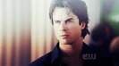 Damon se uita gelos la cei doi