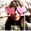 Zac o aude cantand pe Vanessa...Se pune cu urechea la usa, s mai auda.:))
