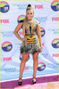 demi-lovato-teen-choice-awards-2012-red-carpet-03