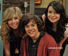 Fetele iCarly si Harry :x