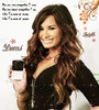 Ma joc pe telefon.