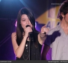 normal_miranda-cosgrove-miranda-cosgrove-kris-allen-0VbdWd