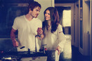 hei! Damon la ce ora va veni Stefan  ,Damon :nu stiu Elena