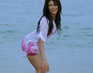 Priyanka-Chopra-Wet-Bikini-in-Beach