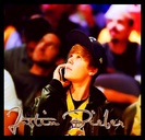 - Da` ce faci acolo? Iti faci implaturi in bot?