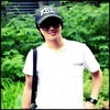 [ vine cu sticla de suc..si biscuiti ]...M`am intors b-)..[ se pune langa Hyuna ]